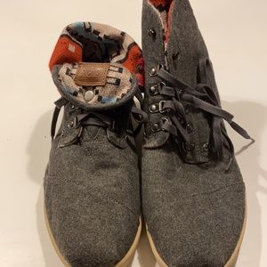 Tom’s Highland Botas. Size 11. Slightly used/good condition.